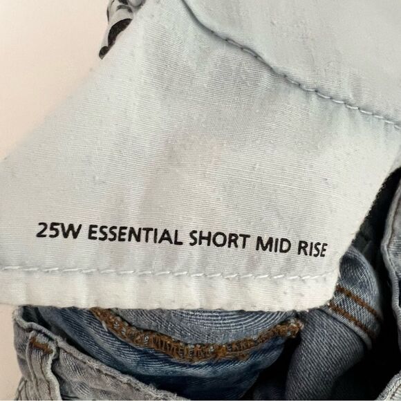 UO BDG Essential Mid-Rise Denim Short Blue Size 25W Frayed Jean Shorts Thrashed - Picture 6 of 13